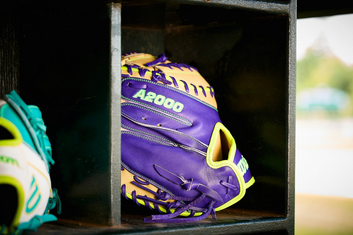 Wilson Spring 2026 A2000 FPCM23 Model 34" Fastpitch Catcher's Mitt
