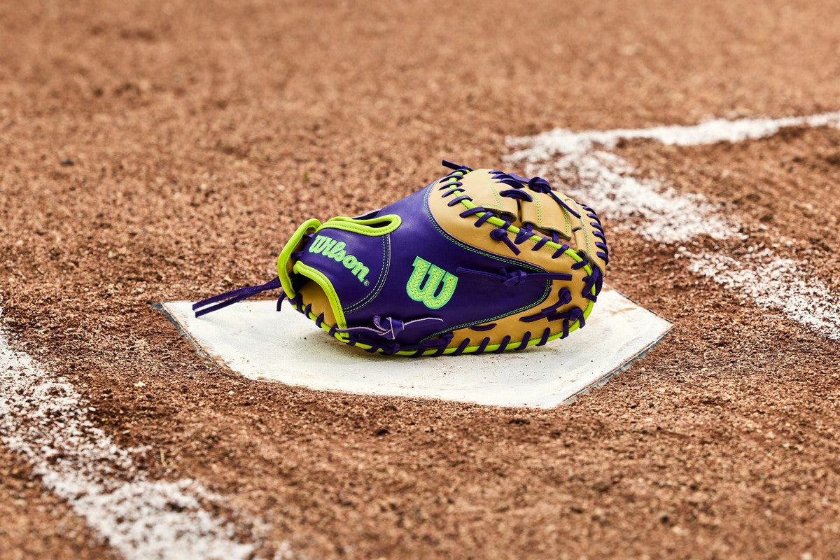 Wilson Spring 2026 A2000 FPCM23 Model 34" Fastpitch Catcher's Mitt